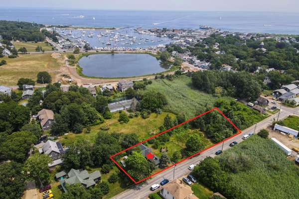 17 School Street, Oak Bluffs, MA 02557