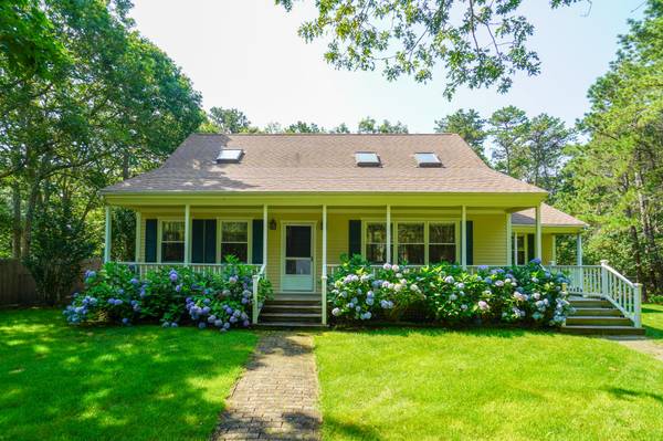 2 Farm Path, Oak Bluffs, MA 02557