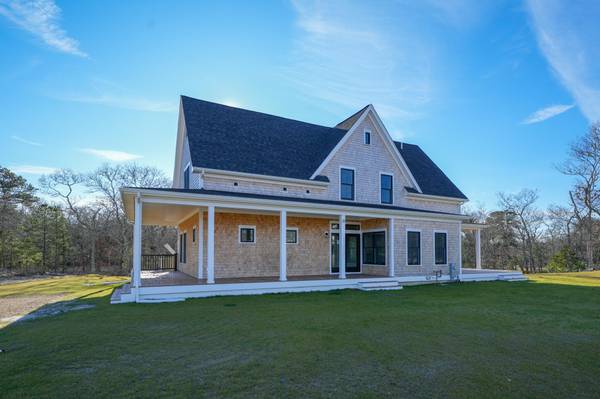 31 Double Ox Road, Oak Bluffs, MA 02557