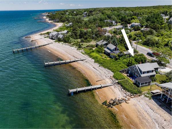 17 Beach Road, Oak Bluffs, MA 02557