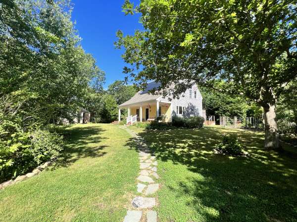 12 Trotters Lane, West Tisbury, MA 02575