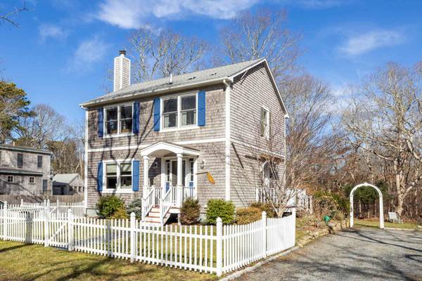 45 Washington Avenue, Oak Bluffs, MA 02557