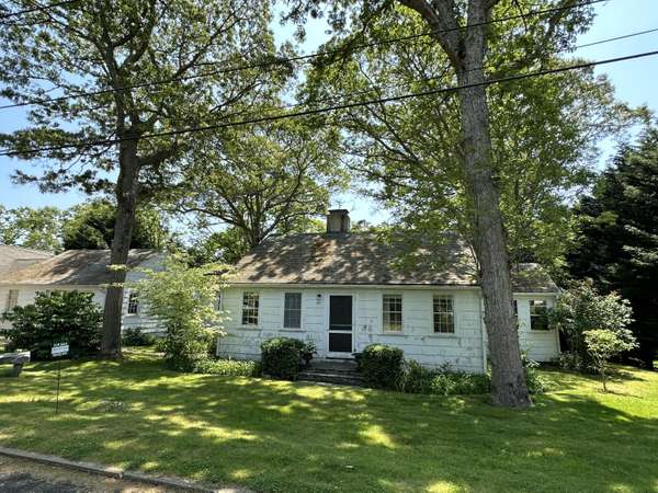 45 Pine Tree Lane, Vineyard Haven, MA 02568