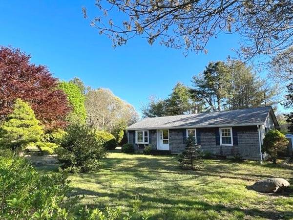 20 Tia Anna Lane, Oak Bluffs, MA 02557