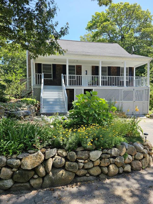 18 Goah Way, Vineyard Haven, MA 02568