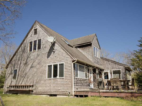 19 Quantapog Road, Oak Bluffs, MA 02557