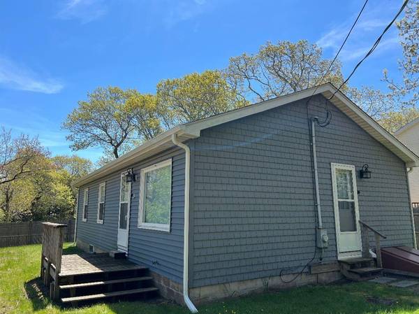 42 Washington Avenue, Oak Bluffs, MA 02557