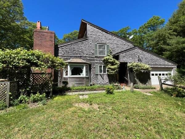 15 Canterbury Lane, Vineyard Haven, MA 02568