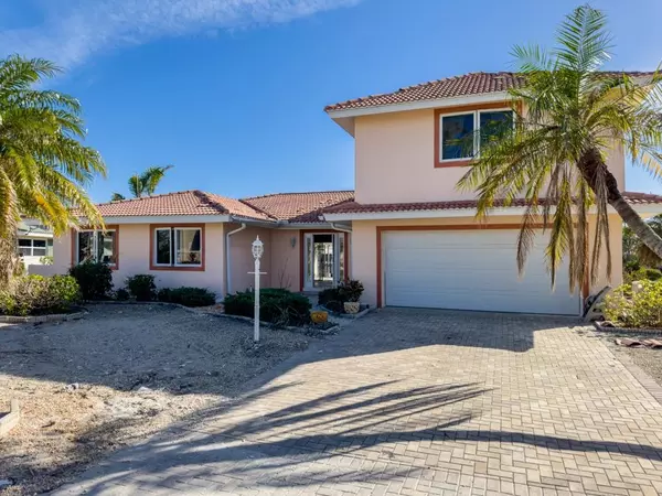 Sanibel, FL 33957,851 Angel Wing Dr