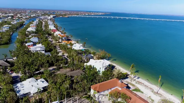 Sanibel, FL 33957,440 Lighthouse Way