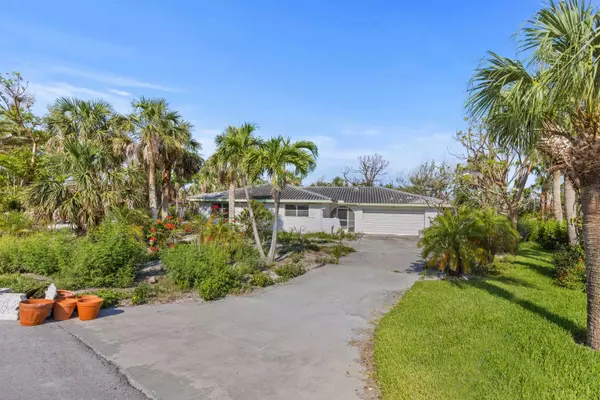 Sanibel, FL 33957,586 Boulder Dr