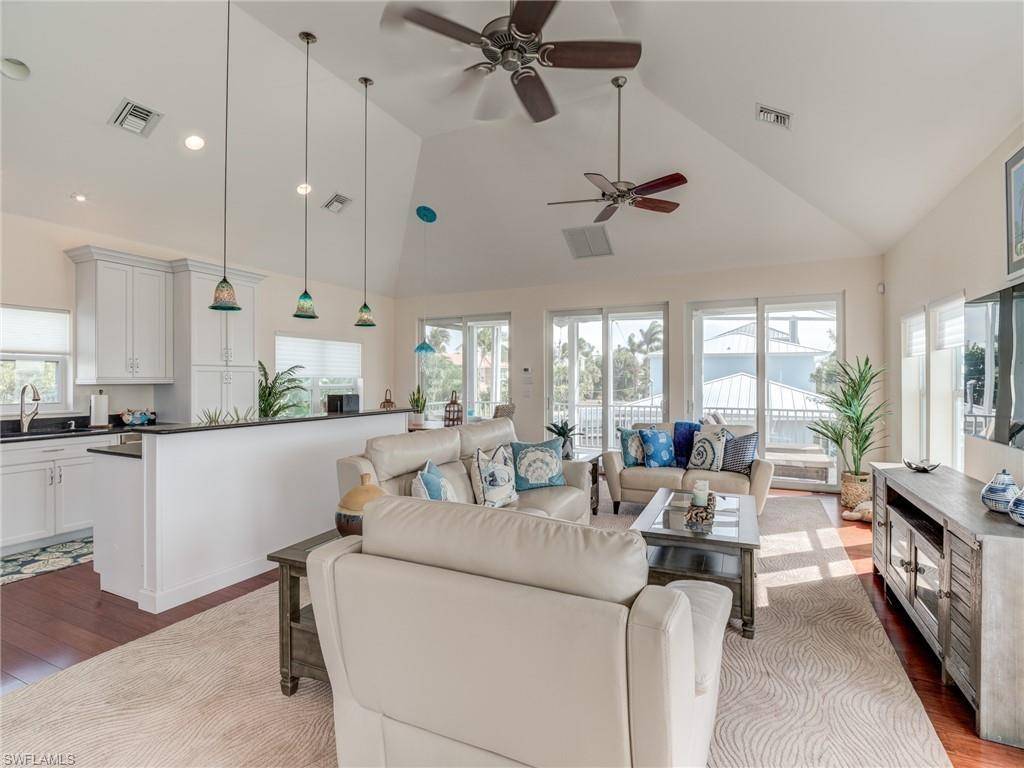 Sanibel, FL 33957,1511 Angel Dr