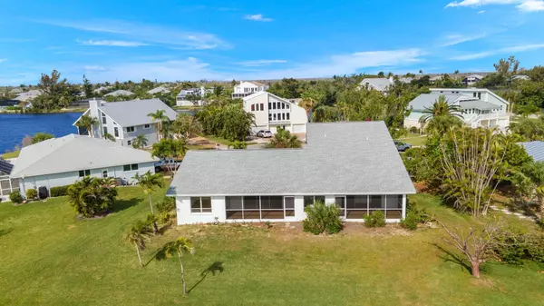 Sanibel, FL 33957,9126 Mockingbird Dr