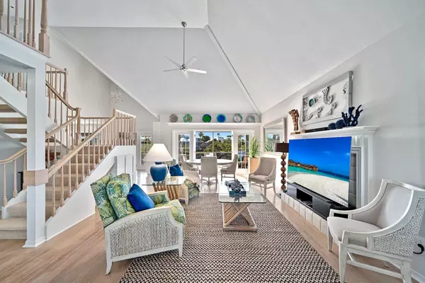 Sanibel, FL 33957,218 Daniel Drive