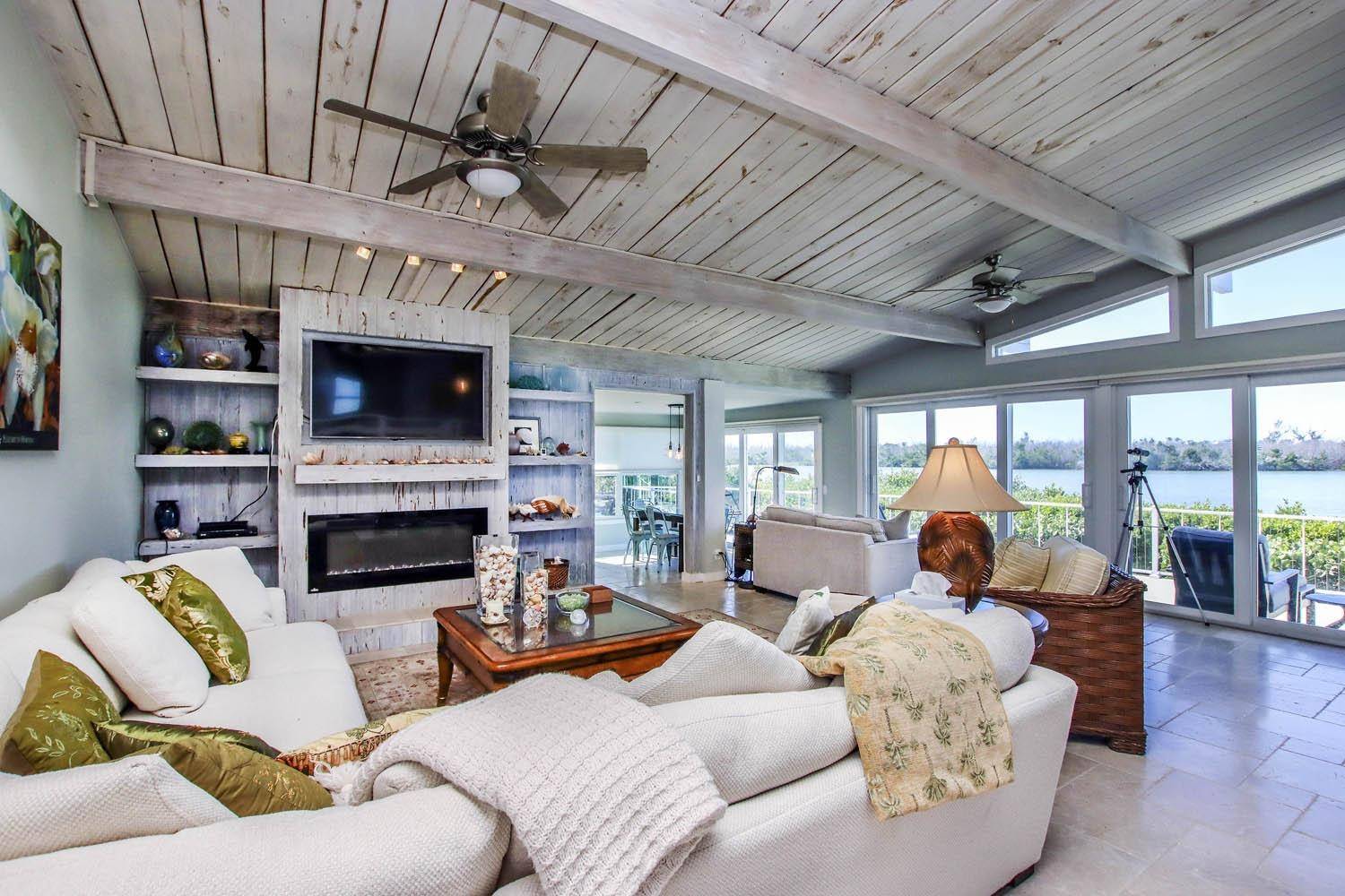 Sanibel, FL 33957,2667 Coconut Dr