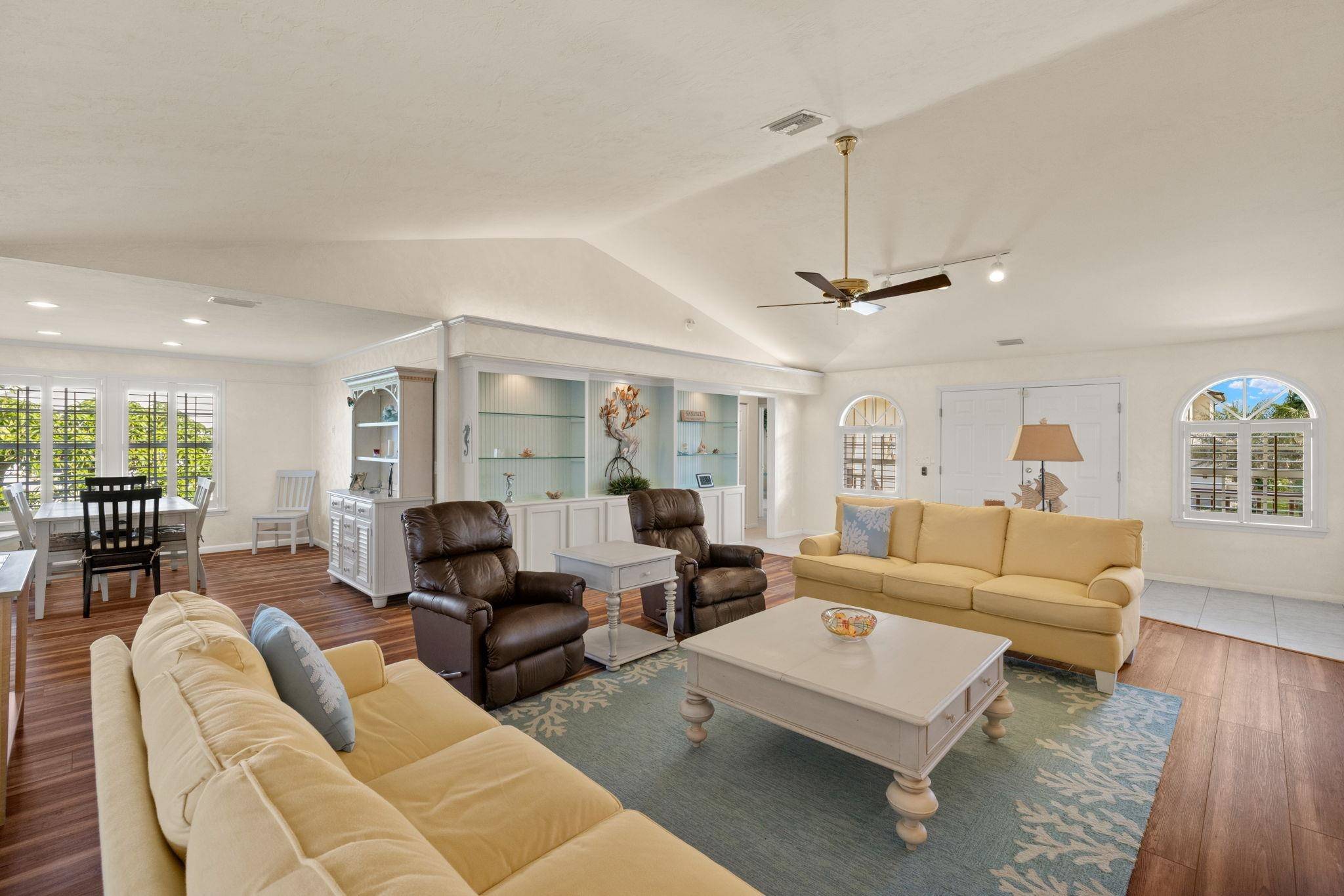 Sanibel, FL 33957,9067 Mockingbird Dr