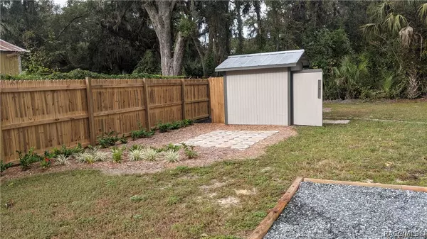 Inglis, FL 34449,22 Pine ST