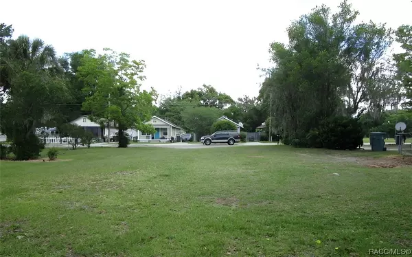 Ocala, FL 34475,716 W Silver Springs PL