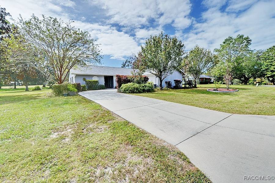 90 E Falconry CT, Hernando, FL 34442