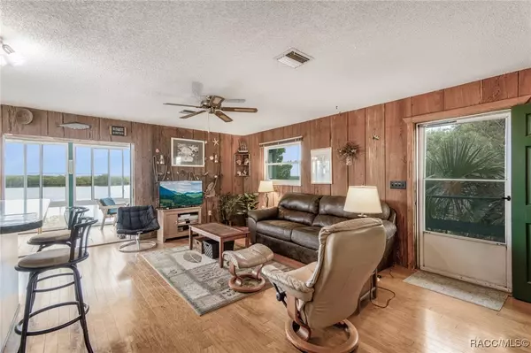 Crystal River, FL 34429,581 N Lake CIR