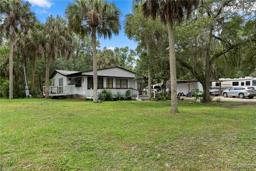 186 Gladys AVE, Inglis, FL 34449