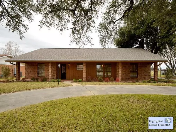208 S Mulberry AVE, Luling, TX 78648
