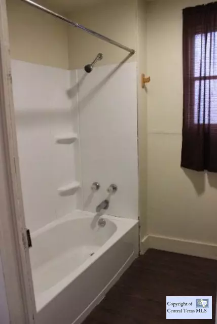 Luling, TX 78648,510 E Austin ST