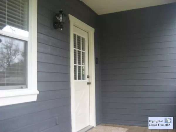 Mcqueeney, TX 78123,374 Riverview RD