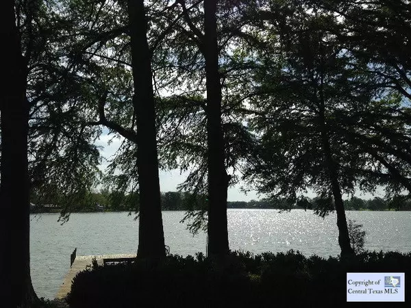 962 Lakeview TRL, Mcqueeney, TX 78123