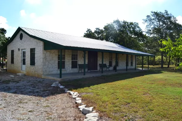 3155 Fm 1104, Kingsbury, TX 78638