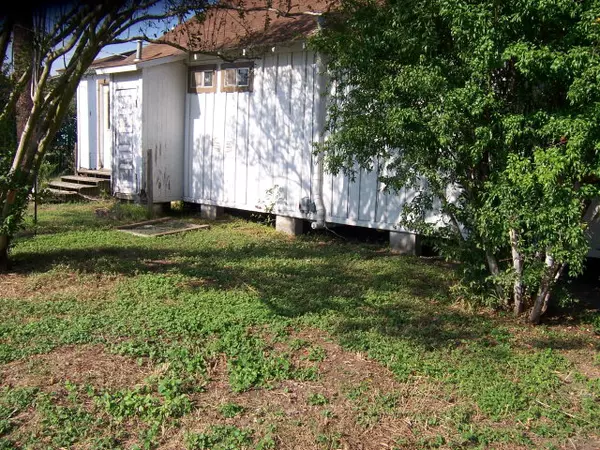 Luling, TX 78648,1400 E Fannin