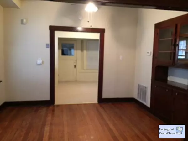 Seguin, TX 78155,1019 N Milam ST