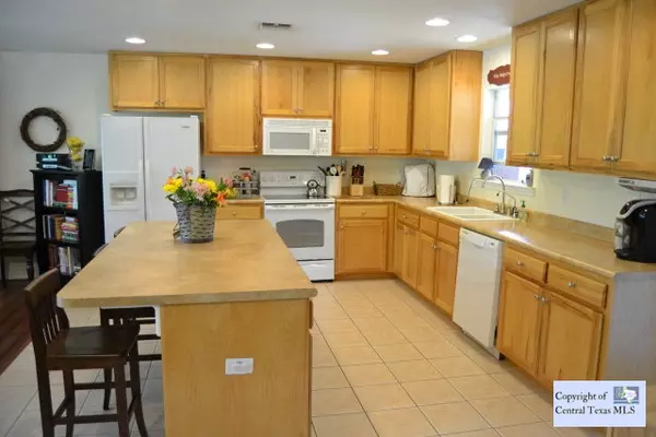 Mcqueeney, TX 78123,205 Admiral Benbow LN