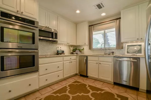 Mcqueeney, TX 78123,182 Royal George CIR