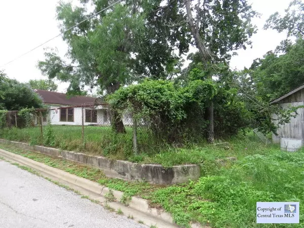 Luling, TX 78648,211 Poppy LN