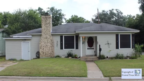 505 Bowie ST, Hallettsville, TX 77964