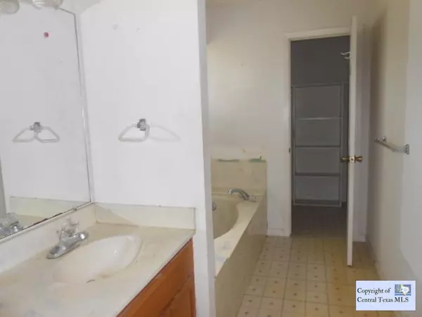 Lockhart, TX 78644,86 Clark RD