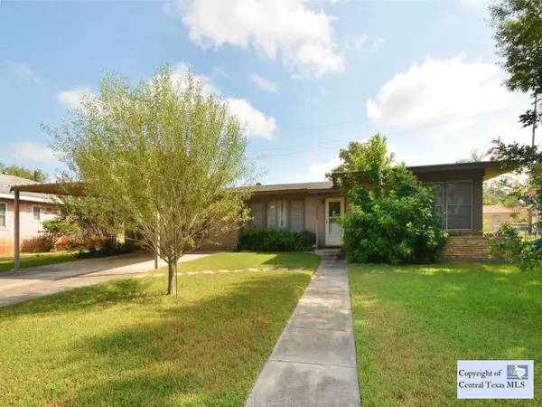 Luling, TX 78648,121 Hillcrest DR