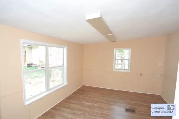 Mcqueeney, TX 78123,302 Gallagher RD