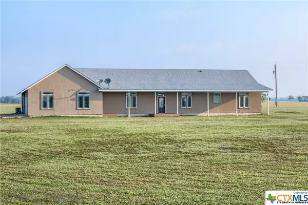 764 Zuehl,  La Vernia,  TX 78121