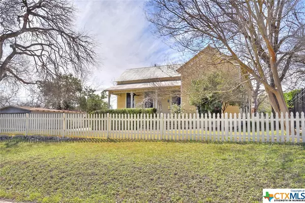 564 S Hill AVE, New Braunfels, TX 78130