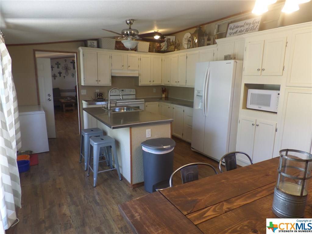 Floresville, TX 78114,4092 County RD