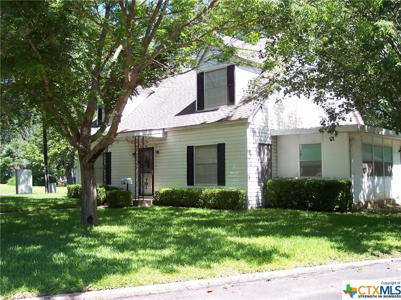 106 W 12 th, Cameron, TX 76520