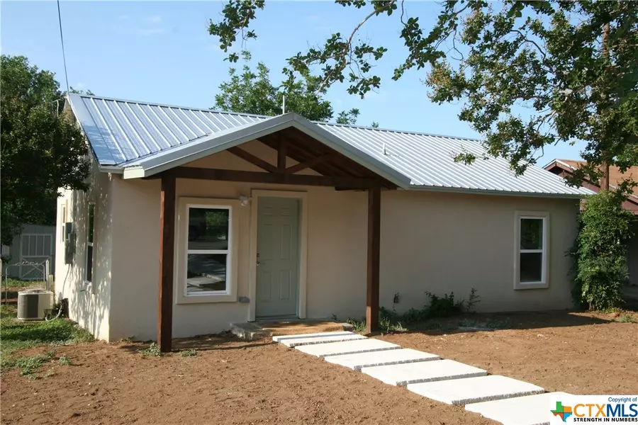 803 E Brown ST, Llano, TX 78643