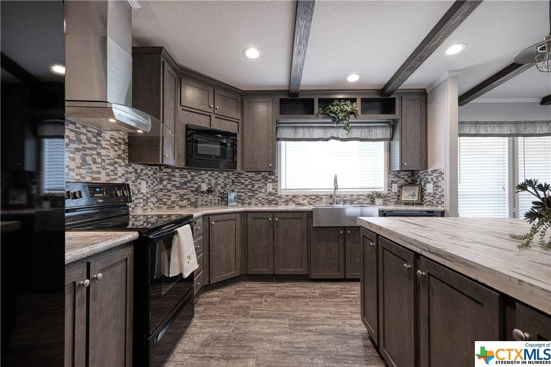 413 Leisure LN, Cedar Creek, TX 78612