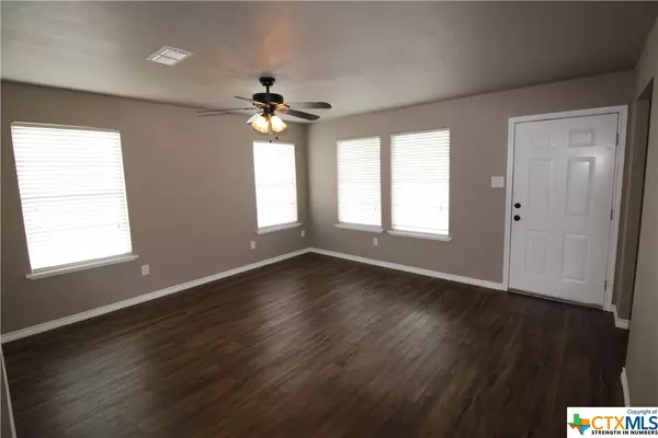 Victoria, TX 77901,804 E Red River ST