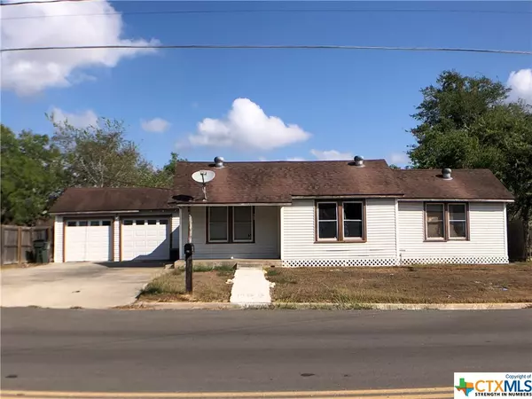 306 W South Line, Karnes City, TX 78118