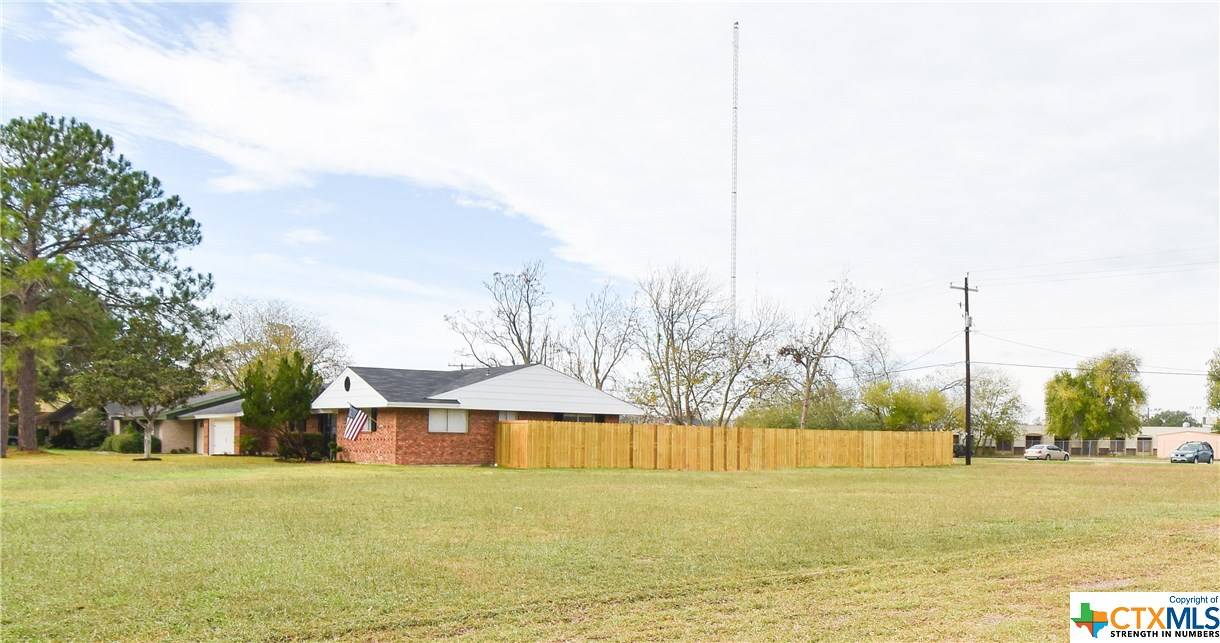 Victoria, TX 77901,305 Rosewood DR