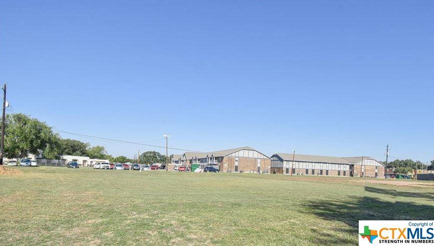 305 Rosewood DR, Victoria, TX 77901