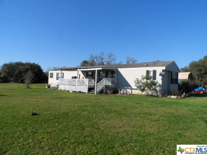 208 Private Road 1067, Hallettsville, TX 77964